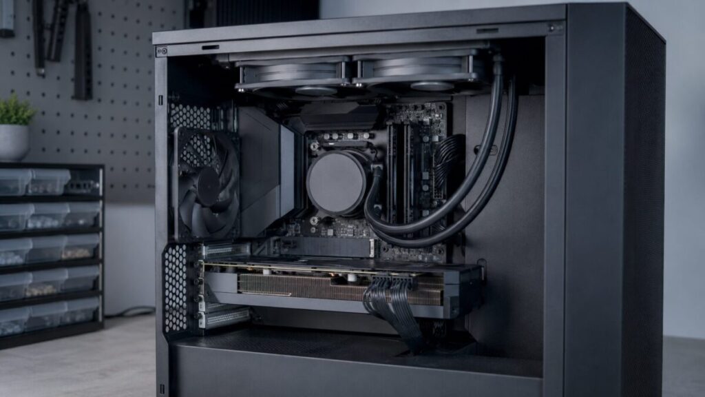 簡易水冷のポンプとラジエーターファンの配線を確認するPC内部